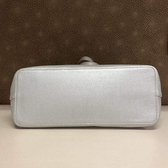 🔥🔥🔥Tory Burch Perry Silver Metallic Leather Tote Shoulder Bag - Picture 11 of 14